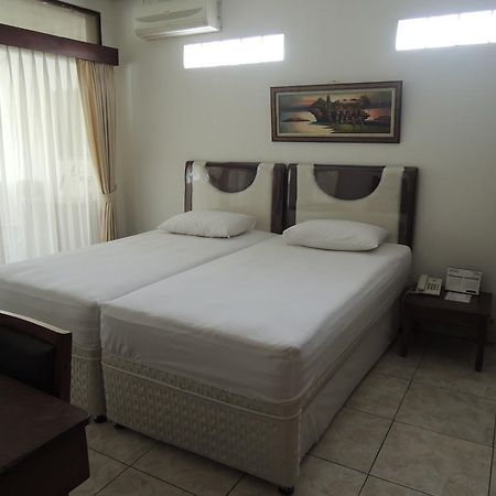 Rumah Polonia Guest House Giacarta Esterno foto