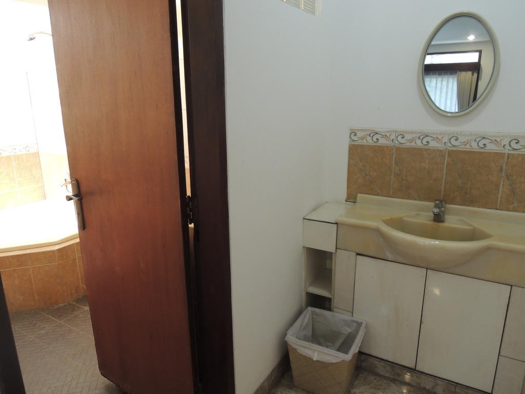 Rumah Polonia Guest House Giacarta Camera foto