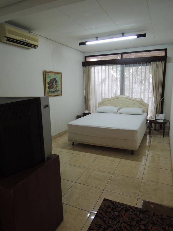 Rumah Polonia Guest House Giacarta Esterno foto